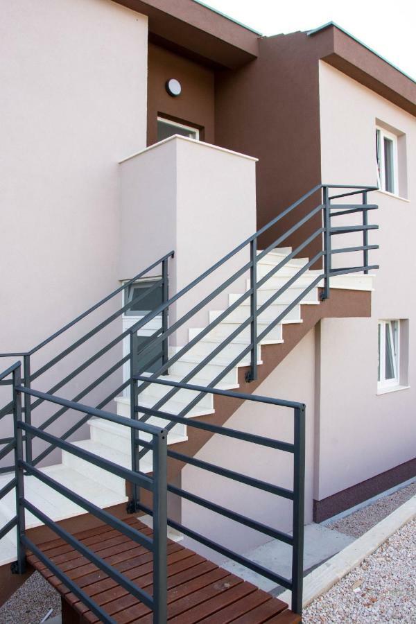 Apartments Melody Мандре Екстериор снимка
